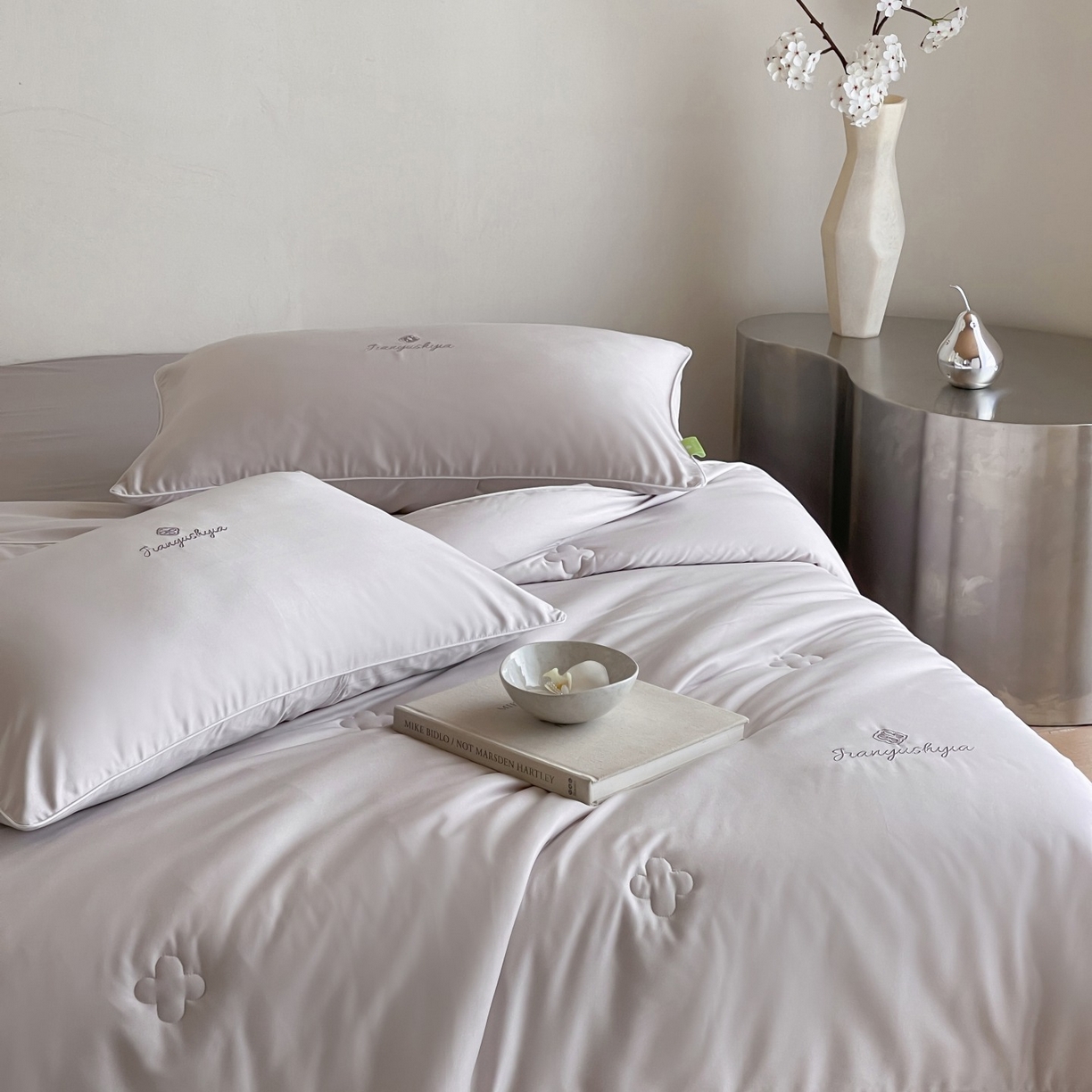 91家纺网 家纺一手货源 找家纺 茧羽世家 2025新款植物羊绒温感被子被芯 月白灰