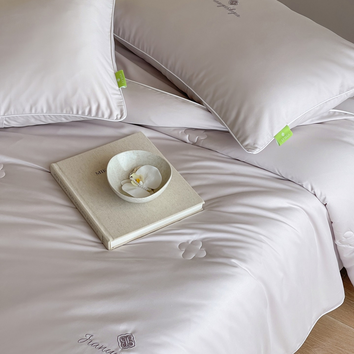 91家纺网 家纺一手货源 找家纺 茧羽世家 2025新款植物羊绒温感被子被芯 月白灰