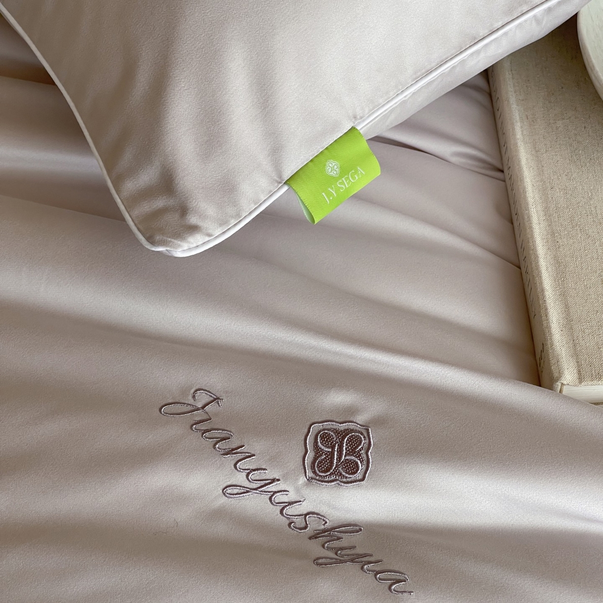 91家纺网 家纺一手货源 找家纺 茧羽世家 2025新款植物羊绒温感被子被芯 月白灰