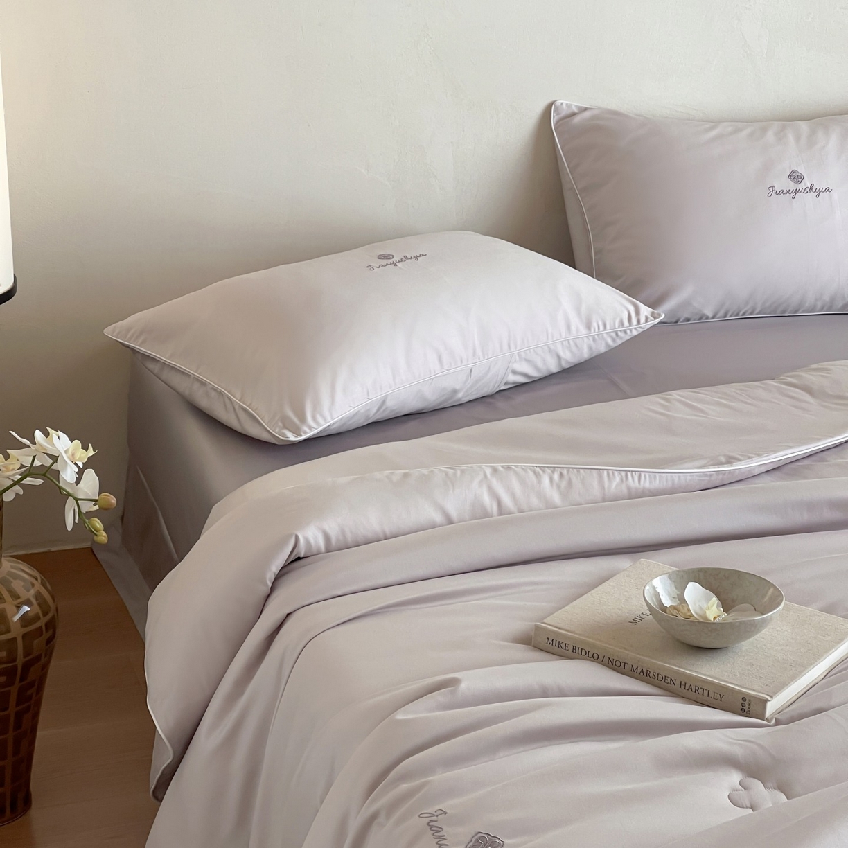 91家纺网 家纺一手货源 找家纺 茧羽世家 2025新款植物羊绒温感被子被芯 月白灰