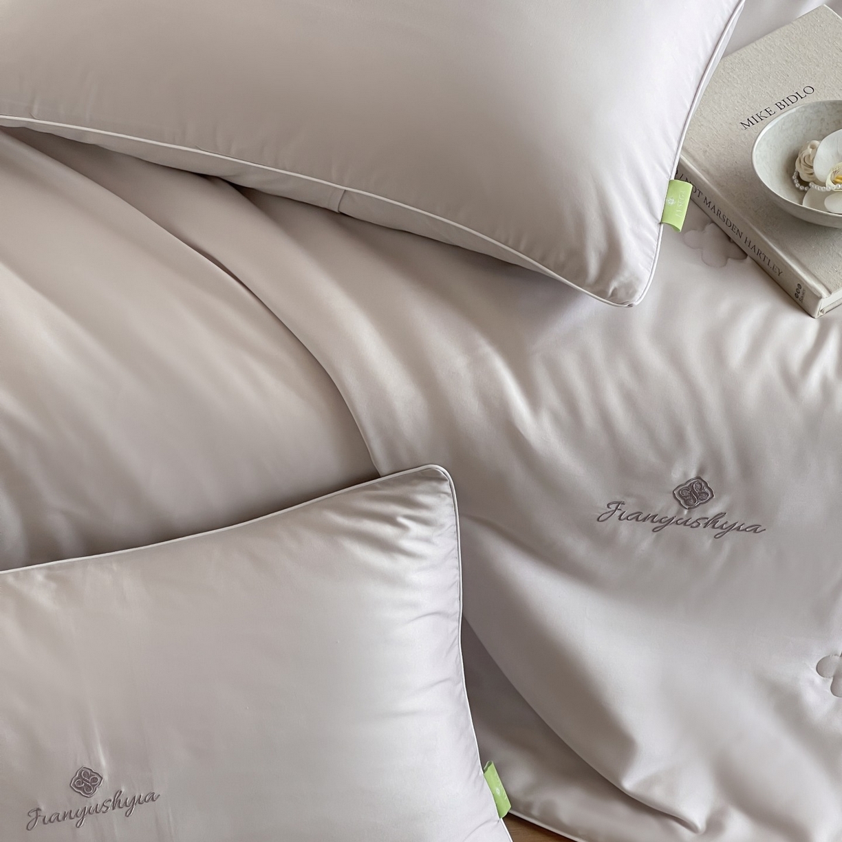 91家纺网 家纺一手货源 找家纺 茧羽世家 2025新款植物羊绒温感被子被芯 月白灰