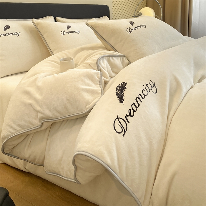 91家纺网 家纺一手货源 找家纺 （总）梦幻之城 2025新款牛奶绒刺绣款四件套-寐羽B款