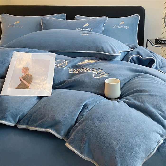 91家纺网 家纺一手货源 找家纺 （总）梦幻之城 2025新款牛奶绒刺绣款四件套-寐羽B款