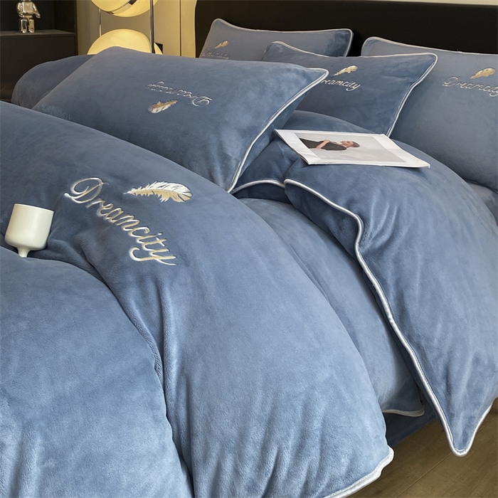 91家纺网 家纺一手货源 找家纺 （总）梦幻之城 2025新款牛奶绒刺绣款四件套-寐羽B款