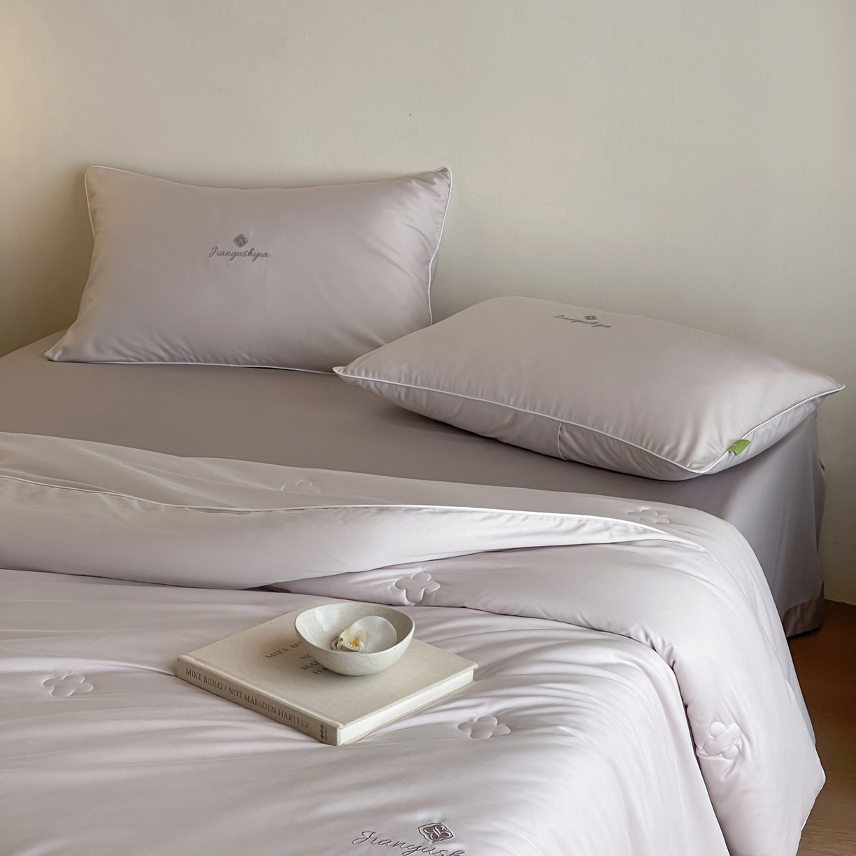 91家纺网 家纺一手货源 找家纺 茧羽世家 2025新款植物羊绒温感被子被芯 月白灰