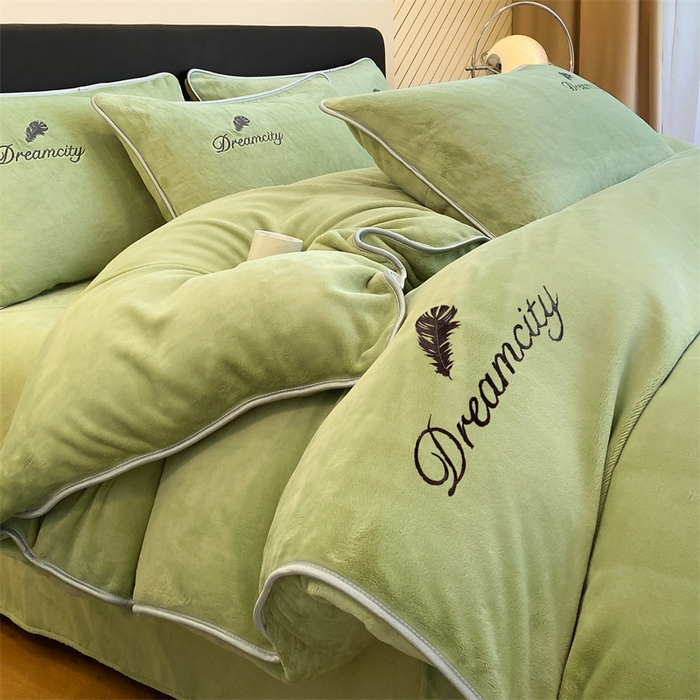 91家纺网 家纺一手货源 找家纺 （总）梦幻之城 2025新款牛奶绒刺绣款四件套-寐羽B款