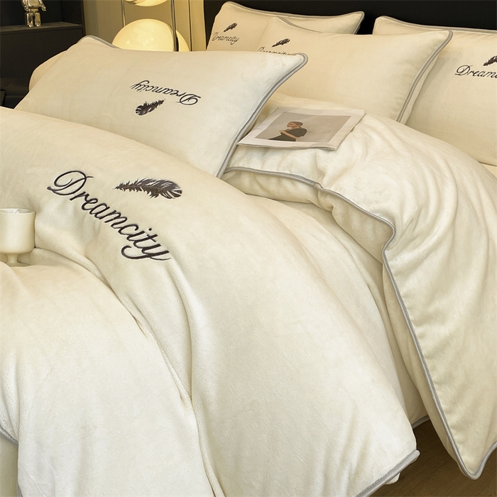 91家纺网 家纺一手货源 找家纺 梦幻之城 2025新款牛奶绒刺绣款四件套-寐羽B款 寐羽-奶芋色