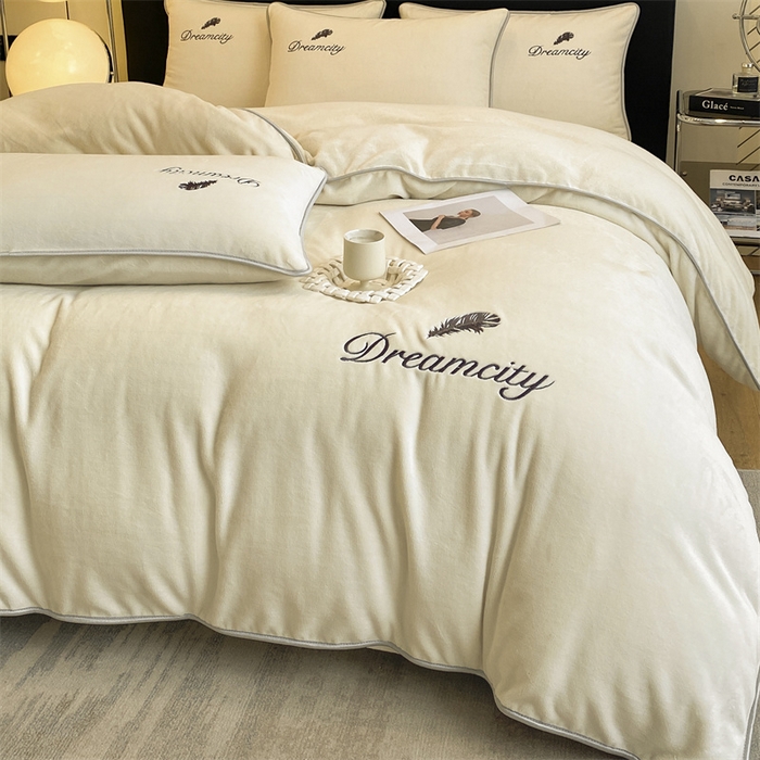 91家纺网 家纺一手货源 找家纺 梦幻之城 2025新款牛奶绒刺绣款四件套-寐羽B款 寐羽-奶芋色