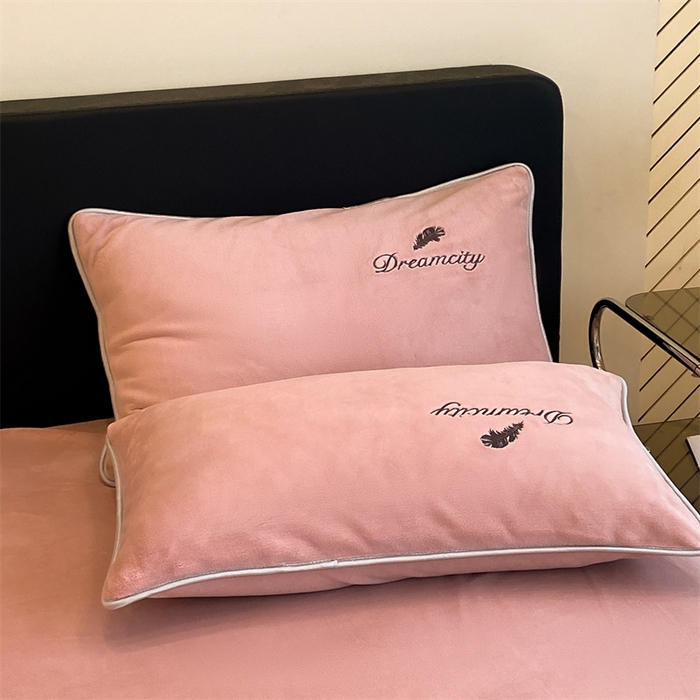 91家纺网 家纺一手货源 找家纺 梦幻之城 2025新款牛奶绒刺绣款四件套-寐羽B款 寐羽-可可粉