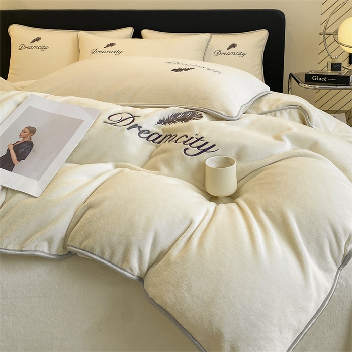 91家纺网 家纺一手货源 找家纺 梦幻之城 2025新款牛奶绒刺绣款四件套-寐羽B款 寐羽-奶芋色