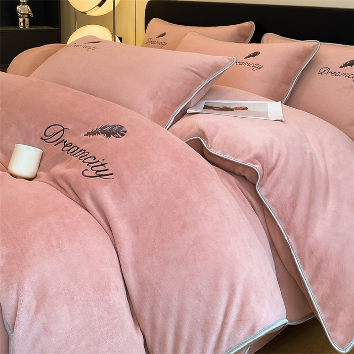 91家纺网 家纺一手货源 找家纺 梦幻之城 2025新款牛奶绒刺绣款四件套-寐羽B款 寐羽-可可粉