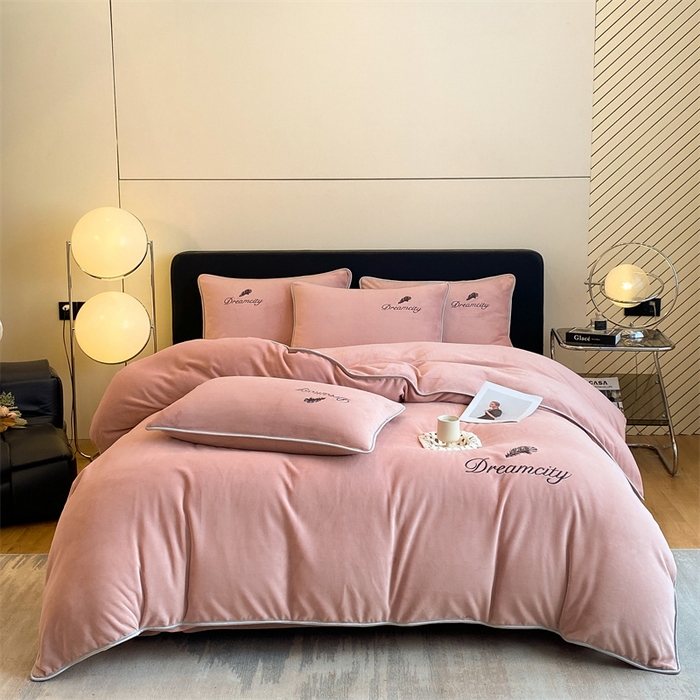 91家纺网 家纺一手货源 找家纺 梦幻之城 2025新款牛奶绒刺绣款四件套-寐羽B款 寐羽-可可粉