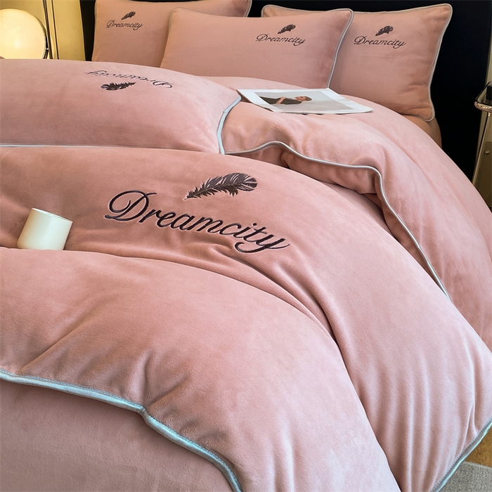 91家纺网 家纺一手货源 找家纺 梦幻之城 2025新款牛奶绒刺绣款四件套-寐羽B款 寐羽-可可粉