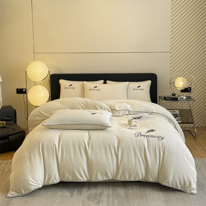 91家纺网 家纺一手货源 找家纺 梦幻之城 2025新款牛奶绒刺绣款四件套-寐羽B款 寐羽-奶芋色