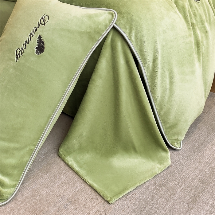 91家纺网 家纺一手货源 找家纺 梦幻之城 2025新款牛奶绒刺绣款四件套-寐羽B款 寐羽-月白绿