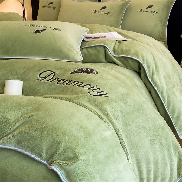 91家纺网 家纺一手货源 找家纺 梦幻之城 2025新款牛奶绒刺绣款四件套-寐羽B款 寐羽-月白绿