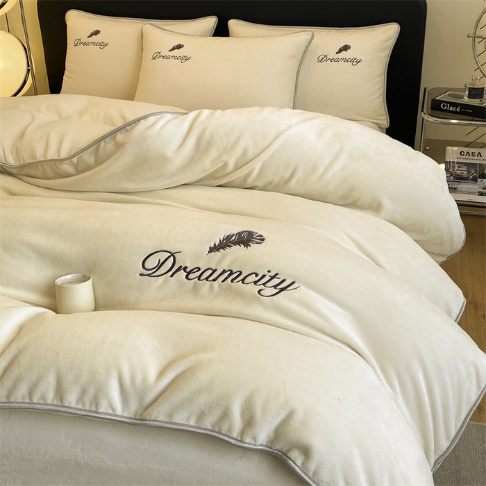 91家纺网 家纺一手货源 找家纺 梦幻之城 2025新款牛奶绒刺绣款四件套-寐羽B款 寐羽-奶芋色