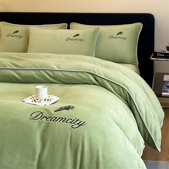 91家纺网 家纺一手货源 找家纺 梦幻之城 2025新款牛奶绒刺绣款四件套-寐羽B款 寐羽-月白绿