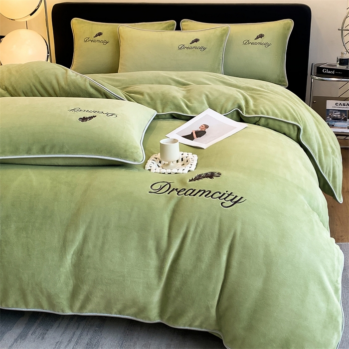 91家纺网 家纺一手货源 找家纺 梦幻之城 2025新款牛奶绒刺绣款四件套-寐羽B款 寐羽-月白绿