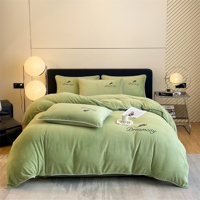 91家纺网 家纺一手货源 找家纺 梦幻之城 2025新款牛奶绒刺绣款四件套-寐羽B款 寐羽-月白绿