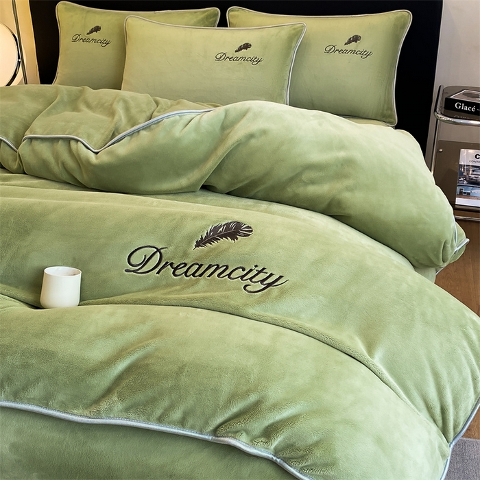 91家纺网 家纺一手货源 找家纺 梦幻之城 2025新款牛奶绒刺绣款四件套-寐羽B款 寐羽-月白绿