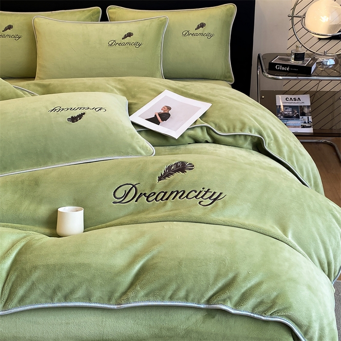 91家纺网 家纺一手货源 找家纺 梦幻之城 2025新款牛奶绒刺绣款四件套-寐羽B款 寐羽-月白绿