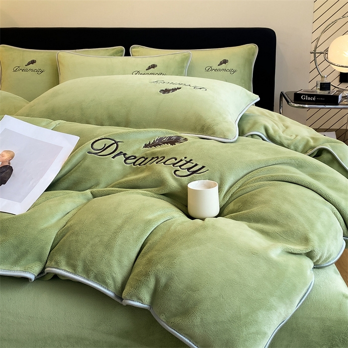 91家纺网 家纺一手货源 找家纺 梦幻之城 2025新款牛奶绒刺绣款四件套-寐羽B款 寐羽-月白绿