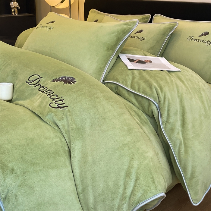 91家纺网 家纺一手货源 找家纺 梦幻之城 2025新款牛奶绒刺绣款四件套-寐羽B款 寐羽-月白绿