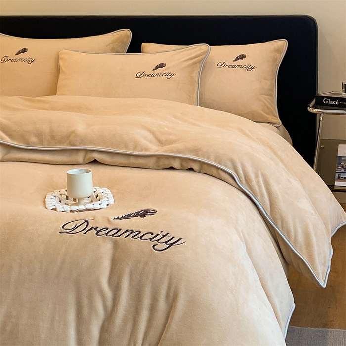 91家纺网 家纺一手货源 找家纺 梦幻之城 2025新款牛奶绒刺绣款四件套-寐羽B款 寐羽-香槟色