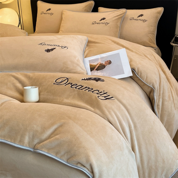 91家纺网 家纺一手货源 找家纺 梦幻之城 2025新款牛奶绒刺绣款四件套-寐羽B款 寐羽-香槟色