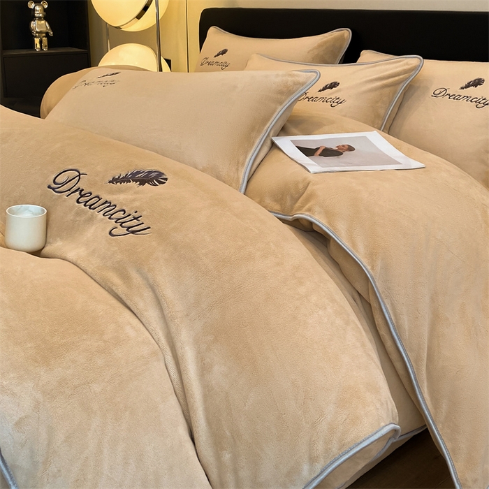 91家纺网 家纺一手货源 找家纺 梦幻之城 2025新款牛奶绒刺绣款四件套-寐羽B款 寐羽-香槟色