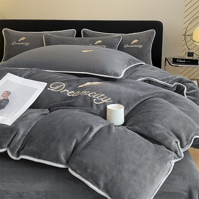 91家纺网 家纺一手货源 找家纺 梦幻之城 2025新款牛奶绒刺绣款四件套-寐羽B款 寐羽-绅士灰