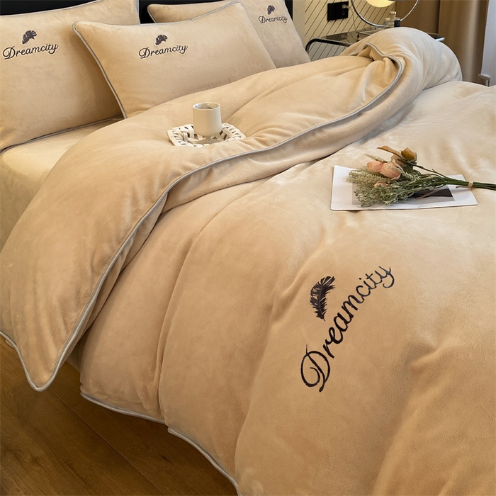 91家纺网 家纺一手货源 找家纺 梦幻之城 2025新款牛奶绒刺绣款四件套-寐羽B款 寐羽-香槟色