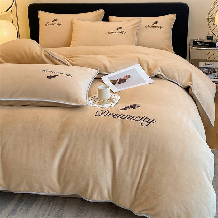 91家纺网 家纺一手货源 找家纺 梦幻之城 2025新款牛奶绒刺绣款四件套-寐羽B款 寐羽-香槟色