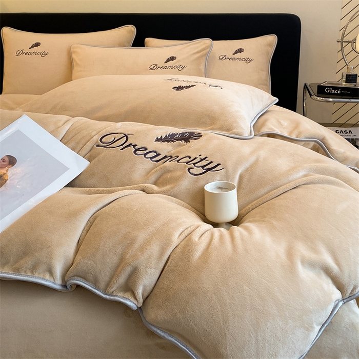 91家纺网 家纺一手货源 找家纺 梦幻之城 2025新款牛奶绒刺绣款四件套-寐羽B款 寐羽-香槟色