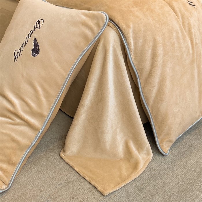 91家纺网 家纺一手货源 找家纺 梦幻之城 2025新款牛奶绒刺绣款四件套-寐羽B款 寐羽-香槟色