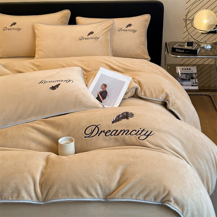 91家纺网 家纺一手货源 找家纺 梦幻之城 2025新款牛奶绒刺绣款四件套-寐羽B款 寐羽-香槟色