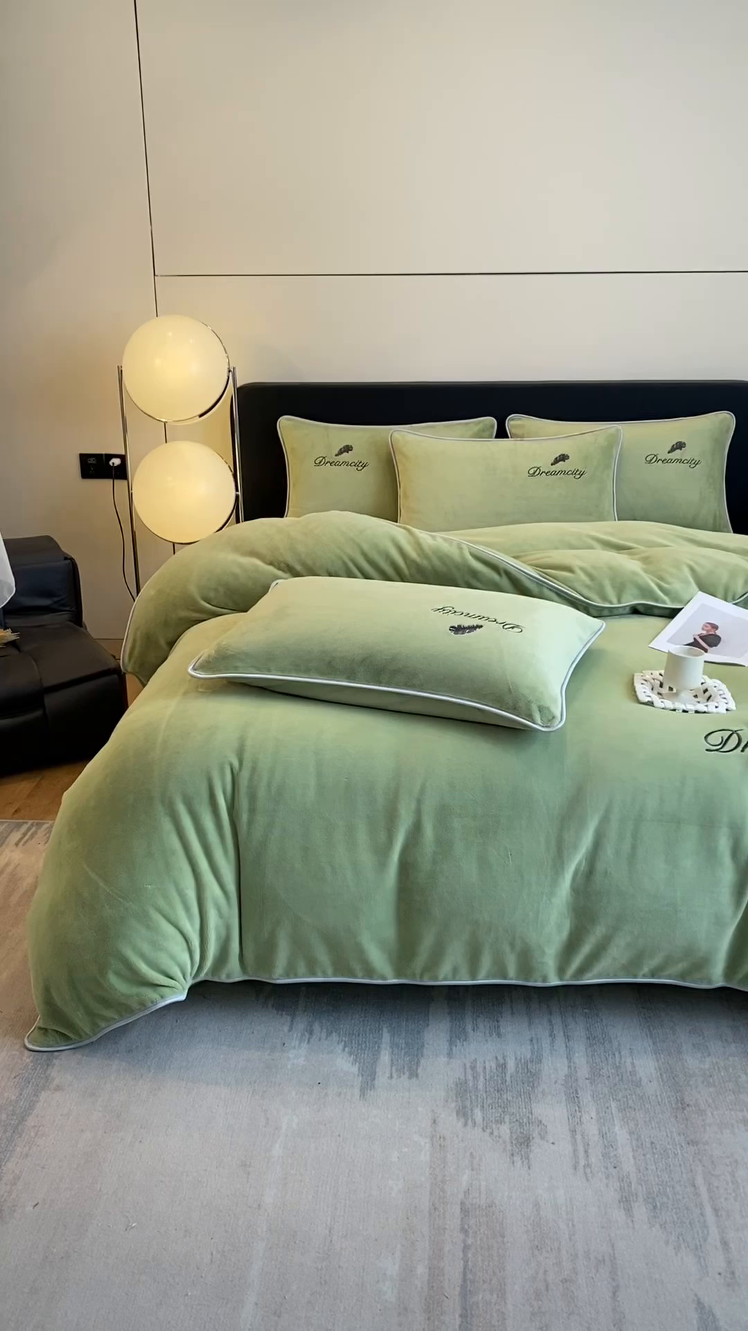 91家纺网 家纺一手货源 找家纺 梦幻之城 2025新款牛奶绒刺绣款四件套-寐羽B款 寐羽-月白绿