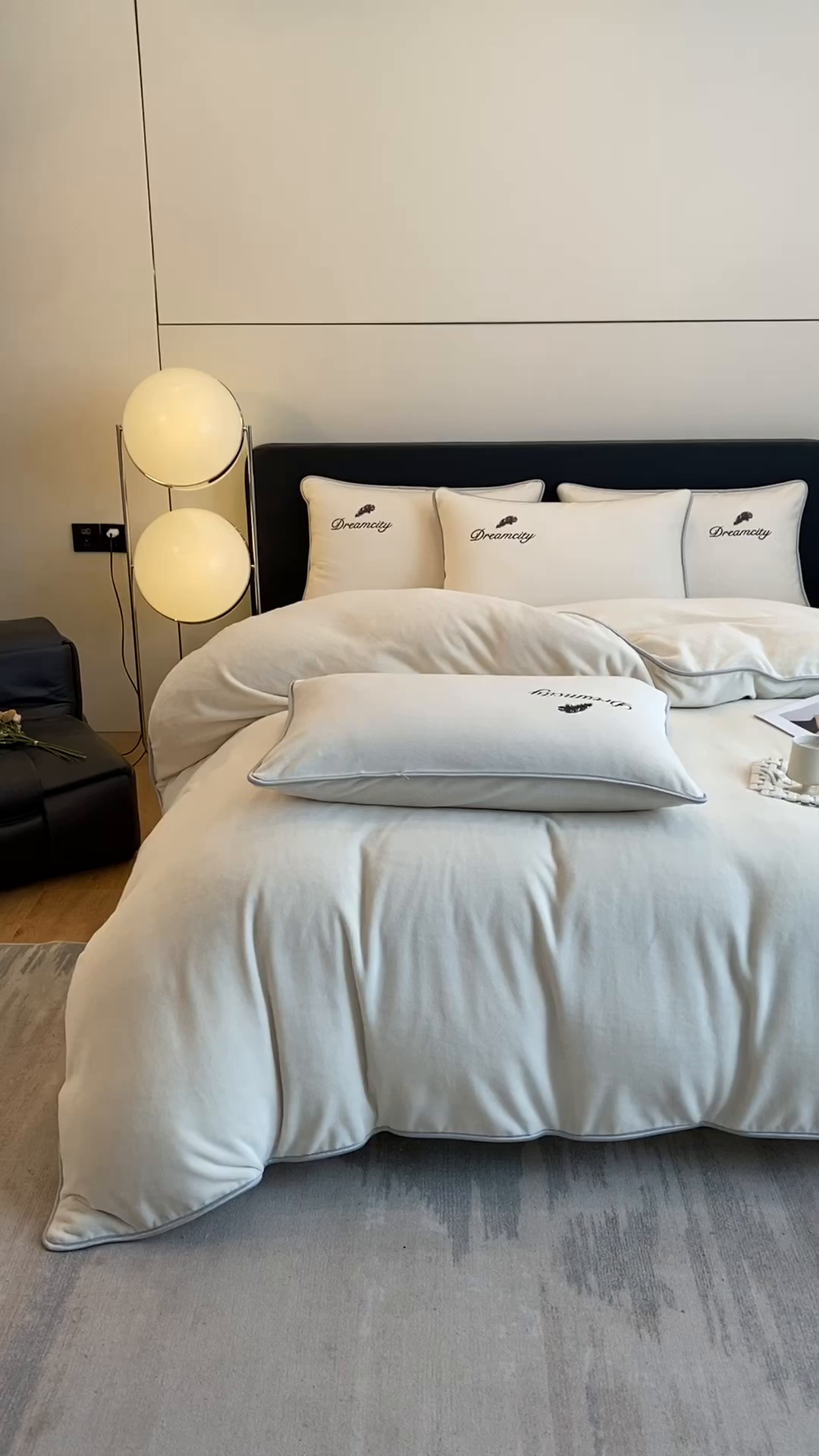 91家纺网 家纺一手货源 找家纺 梦幻之城 2025新款牛奶绒刺绣款四件套-寐羽B款 寐羽-奶芋色