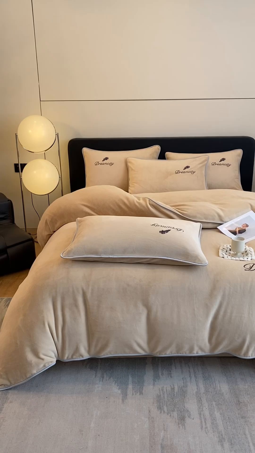 91家纺网 家纺一手货源 找家纺 梦幻之城 2025新款牛奶绒刺绣款四件套-寐羽B款 寐羽-香槟色