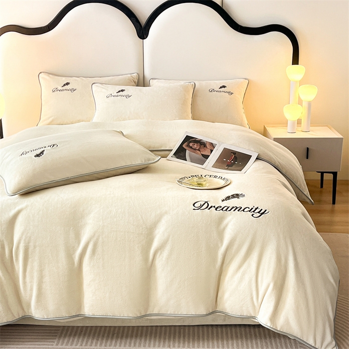 91家纺网 家纺一手货源 找家纺 梦幻之城 2025新款牛奶绒刺绣款四件套-寐羽C款 寐羽-奶芋色