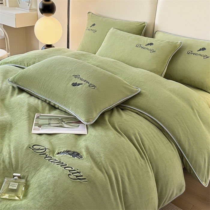 91家纺网 家纺一手货源 找家纺 梦幻之城 2025新款牛奶绒刺绣款四件套-寐羽C款 寐羽-月白绿