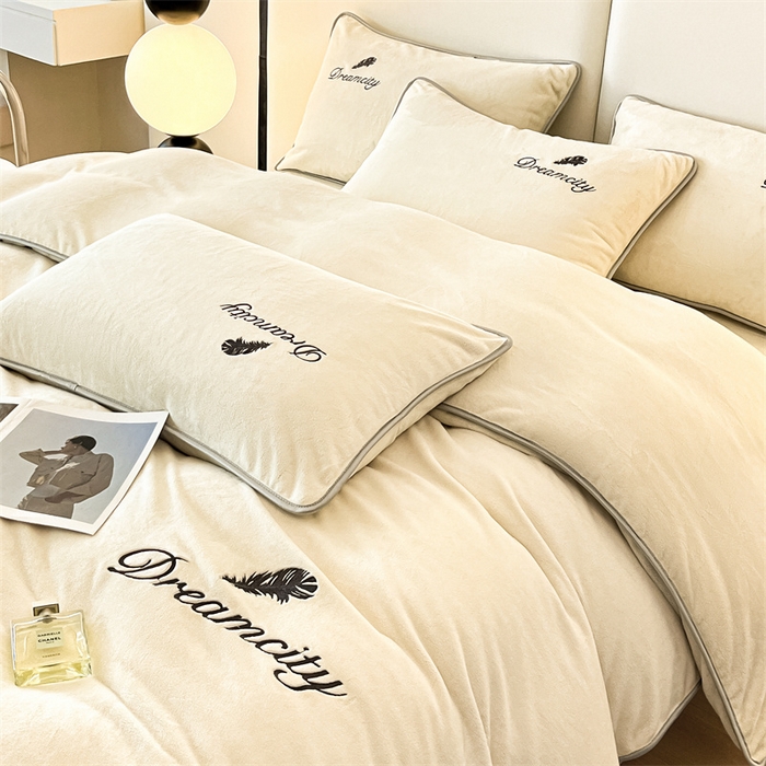 91家纺网 家纺一手货源 找家纺 梦幻之城 2025新款牛奶绒刺绣款四件套-寐羽C款 寐羽-奶芋色