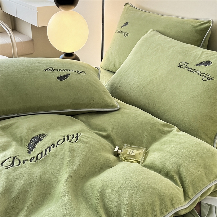 91家纺网 家纺一手货源 找家纺 梦幻之城 2025新款牛奶绒刺绣款四件套-寐羽C款 寐羽-月白绿