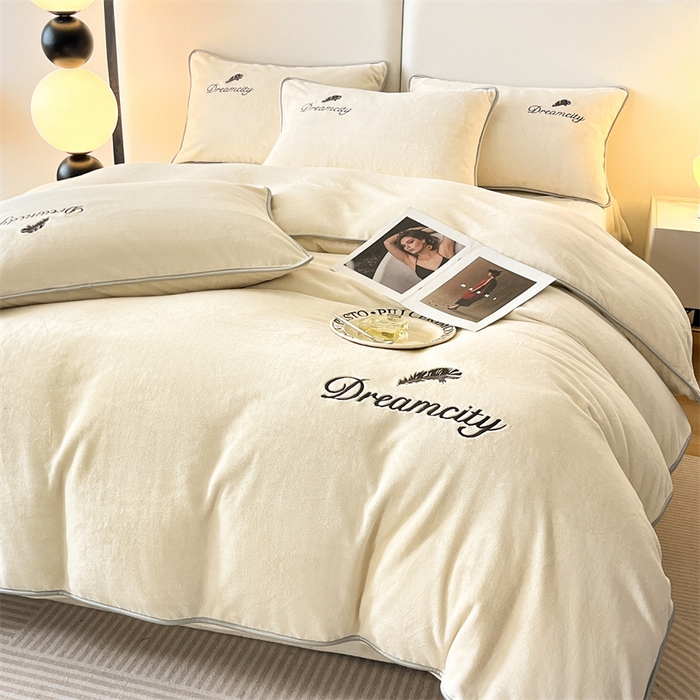 91家纺网 家纺一手货源 找家纺 梦幻之城 2025新款牛奶绒刺绣款四件套-寐羽C款 寐羽-奶芋色