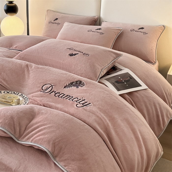 91家纺网 家纺一手货源 找家纺 梦幻之城 2025新款牛奶绒刺绣款四件套-寐羽C款 寐羽-可可粉