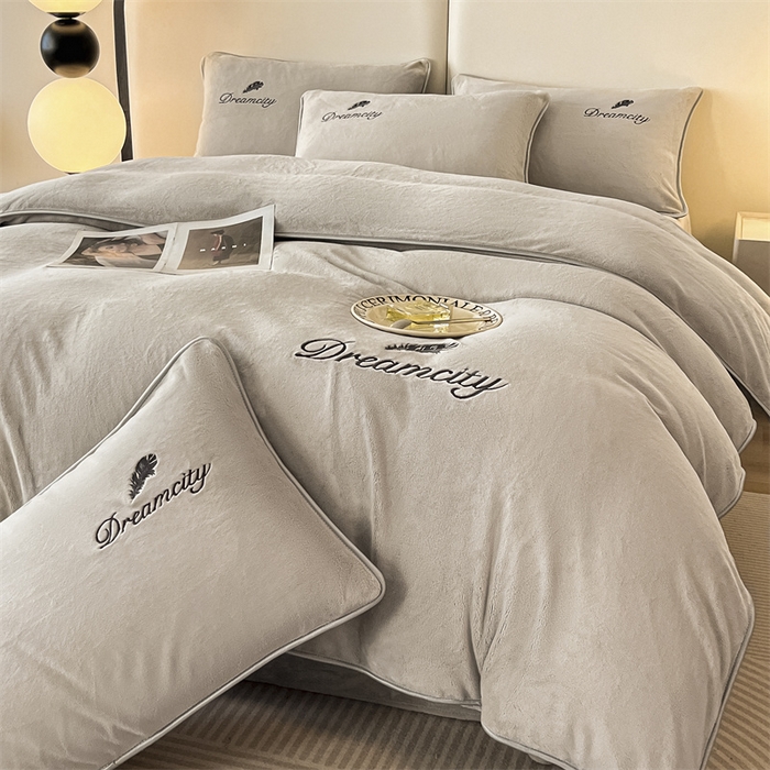 91家纺网 家纺一手货源 找家纺 梦幻之城 2025新款牛奶绒刺绣款四件套-寐羽C款 寐羽-香草灰