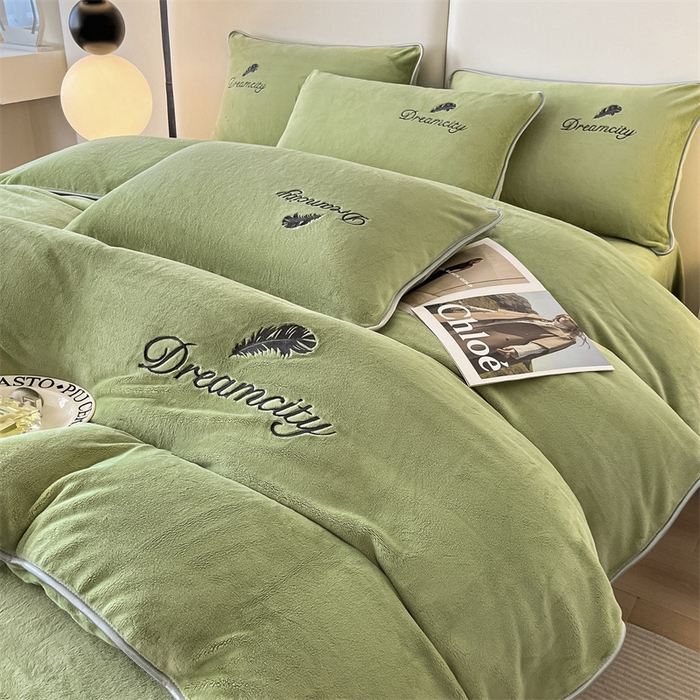 91家纺网 家纺一手货源 找家纺 梦幻之城 2025新款牛奶绒刺绣款四件套-寐羽C款 寐羽-月白绿