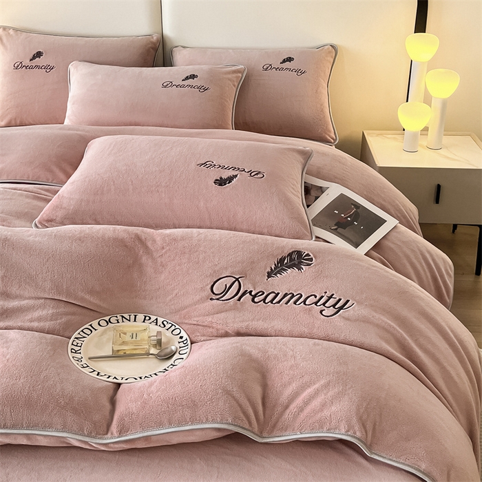 91家纺网 家纺一手货源 找家纺 梦幻之城 2025新款牛奶绒刺绣款四件套-寐羽C款 寐羽-可可粉