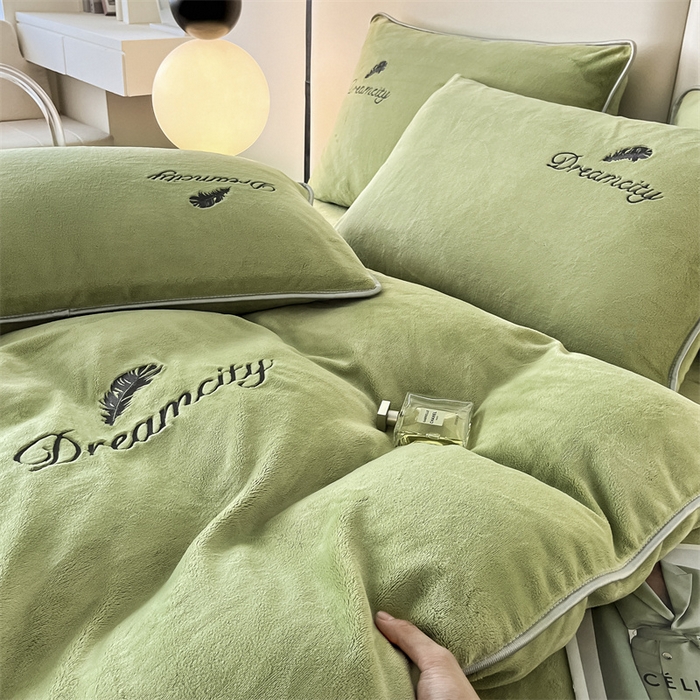 91家纺网 家纺一手货源 找家纺 梦幻之城 2025新款牛奶绒刺绣款四件套-寐羽C款 寐羽-月白绿